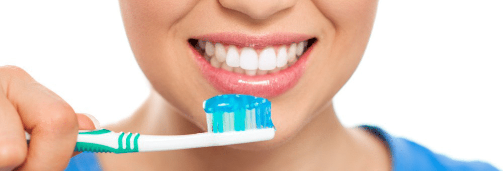 flouride toothpaste for a white smile