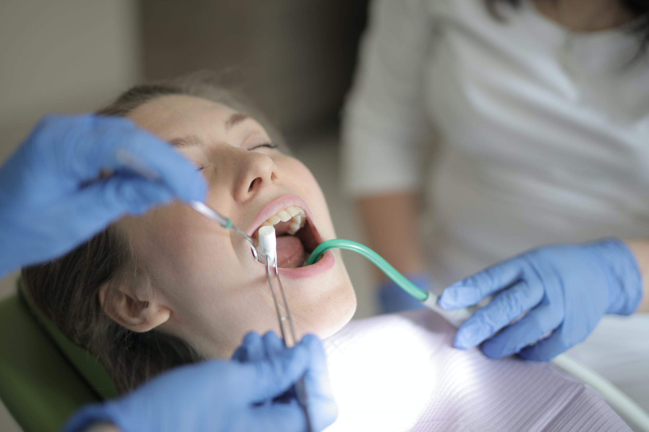 dentist dealing with cracked teeth