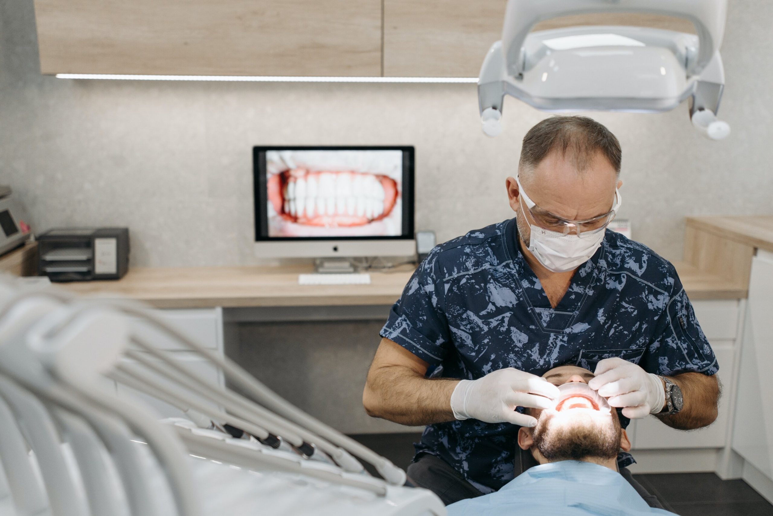 rsz_man_getting_dental_crown